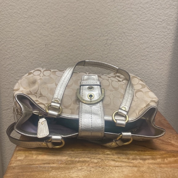 SoldVintage Gold Tapestry Coach purse 👛 Vintage rare find great condition P - Picture 9 of 13